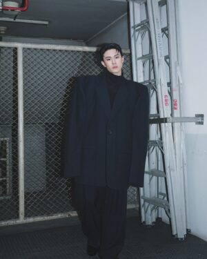 Jackrin Kungwankiatichai Instagram - 🌚 @balenciaga #Balenciaga