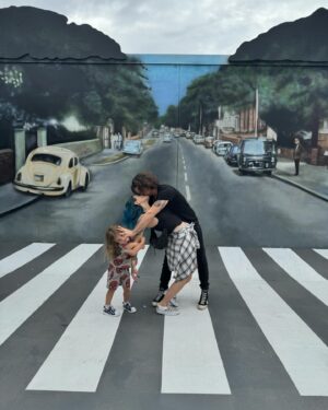 Jackson Rathbone Instagram - “She’s mine.” 

- so much fun at the @mrbrainwashartmuseum ! 
@sixandboe