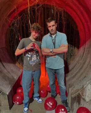 Jackson Robert Scott Instagram - Had such a good time with fans and @OfficialEscapeIT at The Mid Summers Scream in Long Beach California! Love Derry ❤️ #it #ItGeorgie #midsummersscream