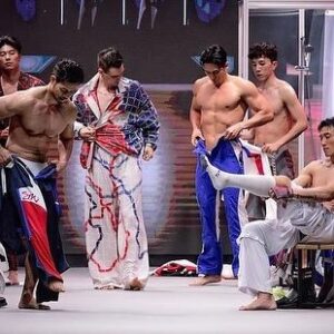 Jacob Hsiao Instagram - 2024 台北時裝週秋冬開幕秀

6位健身男模開場秀在更衣室的情景中穿上六位品牌設計師的服裝，象徵這屆時裝週與奧運結合的主題「整裝·待發」，而伸展台化身為運動員的起跑點。

我的服裝： @storywear_continues