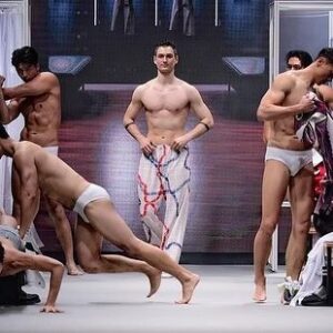 Jacob Hsiao Instagram - 2024 台北時裝週秋冬開幕秀

6位健身男模開場秀在更衣室的情景中穿上六位品牌設計師的服裝，象徵這屆時裝週與奧運結合的主題「整裝·待發」，而伸展台化身為運動員的起跑點。

我的服裝： @storywear_continues