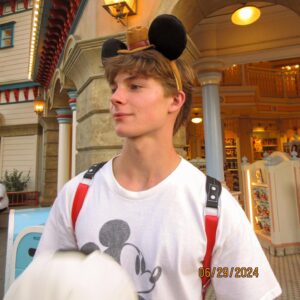 Jacob Moran Instagram - Love you guys and thank you Disney for an awesome day 🫶 #disneyland