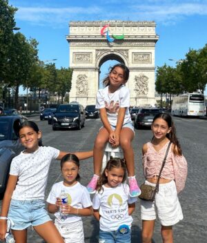 Jacqueline Bracamontes Instagram - Last day in Paris…. 😍 @mft07