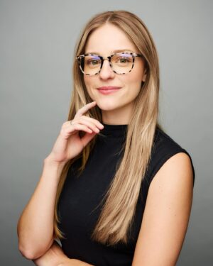 Jacqueline Scislowski Instagram - Trying out this whole adulting…business woman mumbo jumbo…🤪😄😎 
.
.
.
.
#buisness #buisnesswoman #adulting #corporate #entrepreneur #working #postgrad #girlboss #sales #marketing #okrr #makemyowntrustfund