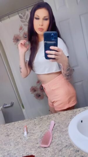 Jade Jolie Instagram - New hair, new tits, who this? 😚💕