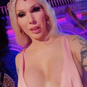 Jade Jolie Instagram - Thanks so much to #TheQueenBar & @edc_lasvegas @mseasy @pogopinktie 🤩🤩🤩🤩