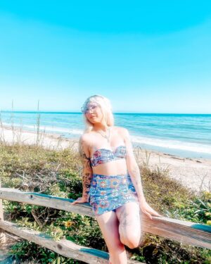 Jade Jolie Instagram - Santa Barbara was perfect. First time back to the beach in a long while☺️🥹🧡💜💛