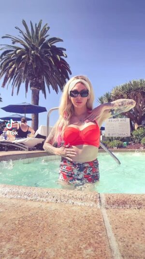 Jade Jolie Instagram - The tequila is hitting 😍 #appledancer #bratsummer #brat #charlixcx #fyp #fypage #foryoupage #JadeJolie #trending  #appledancechallenge