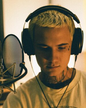 Jaden Hossler Instagram - JXDN covered Coldplay’s ‘Yellow’ for #SpotifySingles 💛link in bio