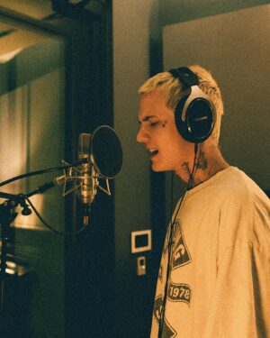 Jaden Hossler Instagram - JXDN covered Coldplay’s ‘Yellow’ for #SpotifySingles 💛link in bio