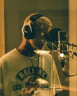 Jaden Hossler Instagram - JXDN covered Coldplay’s ‘Yellow’ for #SpotifySingles 💛link in bio
