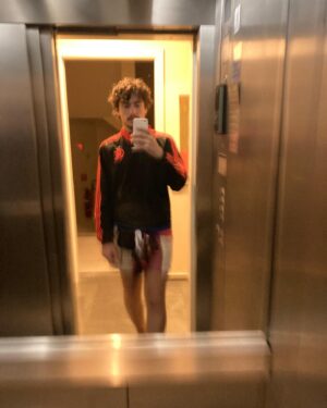 Jaffar Bambirra Instagram - duas fotos em elevador dos últimos meses  1 bônus pra relembrar o louro e as máscaras