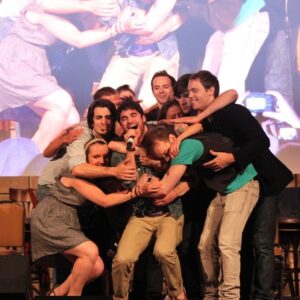 Jaime Lyn Beatty Instagram - Together, we made it to the end of the line…🎶 The final @leakycon…Thank you for over a decade of memories 🥹, shirts👕, five-hour shows (with hot mics 💦), and miles of colorful convention center carpets! 🌈 Much love to @melissaanelli, @tortugaleah, the whole @mischief_mgmt team and everyone traveled on The Trail to Oregon! 🕊️❤️🦄
#leakycon #totaleclipseoftheheart #everythingends
