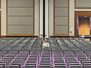 Jaime Lyn Beatty Instagram - Together, we made it to the end of the line…🎶 The final @leakycon…Thank you for over a decade of memories 🥹, shirts👕, five-hour shows (with hot mics 💦), and miles of colorful convention center carpets! 🌈 Much love to @melissaanelli, @tortugaleah, the whole @mischief_mgmt team and everyone traveled on The Trail to Oregon! 🕊️❤️🦄
#leakycon #totaleclipseoftheheart #everythingends