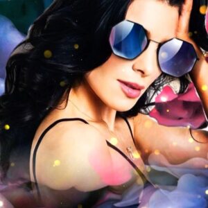 Jaime Murray Instagram - Happy 4th July. 💖 I am so proud of all the Americans coming together & demanding the freedom, liberty & independence of ALL peoples. Americans who are re-examining their history & prepared to make the changes necessary for a better future. American who understand that until we are all free none of us are truly free. That is a powerful America. May we think of freedom not as the right to do as we please, but as the opportunity to do what is right. 
Happy 4th of July. 
💖 #powertothepeople #4thofjuly 🌈🇺🇸🙏🏽✨ I believe in the independence,  liberty & power of ALL. We can do this if we work together & honor ALL voices & experiences 💖✨🎉