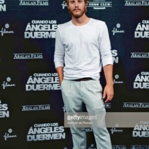 Jaime Olías Instagram - Ayer fui a la premiere de "Cuando los ángeles duermen"👌👌👌👌👌 #cuandolosangelesduermen  gracias @elpontes77 @evitacalleja