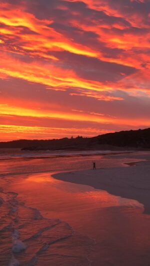 Jaimen Hudson Instagram - Yoga with one hell of a view 🌅
.
Esperance Western Australia
.
#yoga #sunset #australia #nature #jaimenhudson