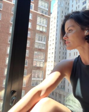 Jaimie Alexander Instagram - I love a good window seat 💛 @1hotel.centralpark 💋 #nyc