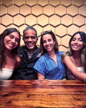 Jair Oliveira Instagram - Boa noite e ótima semana, pessoal!
❤️❤️❤️❤️❤️
@grandespequeninos @programaodecasal @taniakhalill @cozinha_carinhosa 
www.youtube.com/grandespequeninos