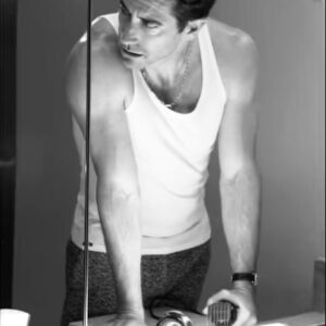 Jake Gyllenhaal Instagram - Summer cut.