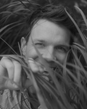 Jake Lacy Instagram - Thank you @isabel_jones_93 for talking to me and to @braylendion for shooting me for @instylemagazine 🥯❤️🥯