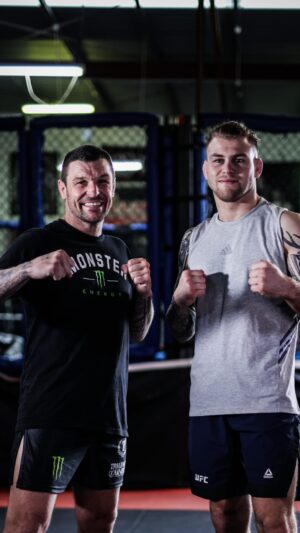 Jake Matthews Instagram - Out of the #comfortzone
Training with @johnwayneparr in the Gold Coast 
#ufc #muaythai