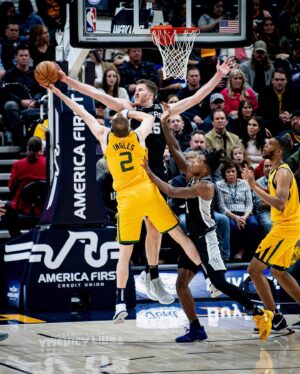 Jakob Pöltl Instagram - Back with a W after the break 🙌🏼 #GSG