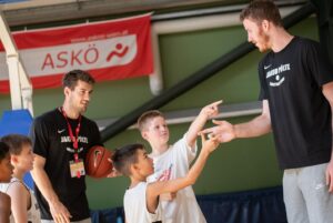 Jakob Pöltl Instagram - Had a great time at my first basketball camp in my hometown Vienna. Thank you so much to all the coaches at the camp and everyone who helped making it happen behind the scenes. Can’t wait for the next one!