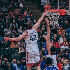 Jakob Pöltl Instagram - A huge thank you to all the fans that came out and cheered in Toronto. It felt great being back and playing in the city where it all started. So many amazing memories that I’ll never forget, special thank you @Raptors for the tribute video 🙏🏼