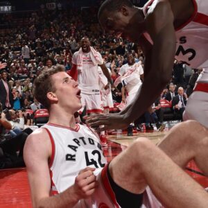 Jakob Pöltl Instagram - A huge thank you to all the fans that came out and cheered in Toronto. It felt great being back and playing in the city where it all started. So many amazing memories that I’ll never forget, special thank you @Raptors for the tribute video 🙏🏼