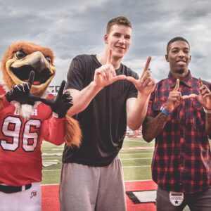 Jakob Pöltl Instagram - Always a good time when I'm back at the U!
Good luck to @utahfootball tonight! Let the streak continue. #beatbyu #holywar