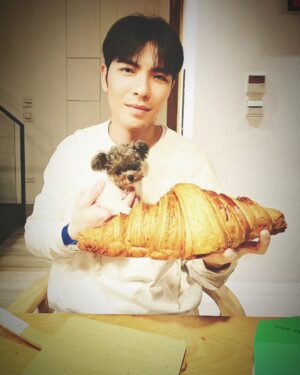 Jam Hsiao Instagram - .
比寶子還大的可頌😂🫄🏻

@ouvert_seoul_tw