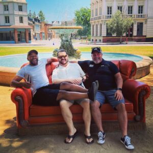 Jamar Shipman Instagram - On the friends couch, with my friends! #illbethereforyou