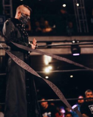 James Mcahren Instagram - This body holding me reminds me of my own mortality.
Embrace this moment, remember.
We are eternal, all this pain is an illusion.
📸: @thirdharry.
#tool #parabola #goth #metal #aew #allelitewrestling #jimmyhavoc