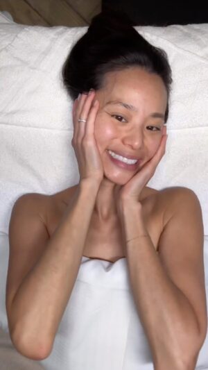 Jamie Chung Instagram - My skin was thirsty. @shanidarden 🙌🏽 60 minute facial in 12 seconds.