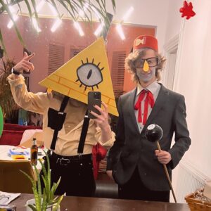 Jamie Hensley-Davies Instagram - I’ve been busy recording a few videos ready for my return to You Tube… one of which includes building this Bill headpiece along with some other gravity falls themed decor :D
Well pleased with how it turned out!!

#gravityfalls #billcypher #billcyphercosplay #gravityfallscosplay #jamievsthevoid