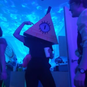 Jamie Hensley-Davies Instagram - I’ve been busy recording a few videos ready for my return to You Tube… one of which includes building this Bill headpiece along with some other gravity falls themed decor :D
Well pleased with how it turned out!!

#gravityfalls #billcypher #billcyphercosplay #gravityfallscosplay #jamievsthevoid