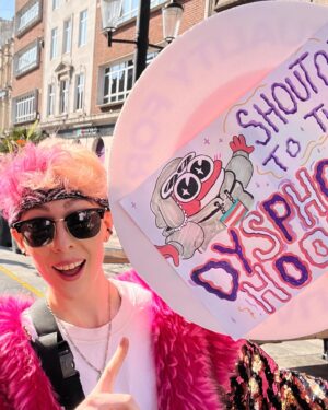 Jamie Hensley-Davies Instagram - ~Cardiff was v. gay today~
// also Sprig says trans rights, pass it on //
🏳️‍🌈>:D🏳️‍⚧️

#cardiffpride #pride #queeremporium #todaysvibewas #spicysoftboy