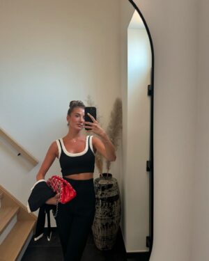 Jamie-Lee Six Instagram - the mirror pics 🌻