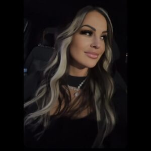 Jamie Szantyr Instagram - Always love doing appreciation posts for my girl @paintandstyles because of how amazing she is at keeping this hair so on point with @invisiblebeadextensions! I’m obsessed! 💯

If you live in or near CT you need to go see her (especially my girlies with extensions) at her salon, @vxnsalon in West Hartford and tell her I sent your ass! She knows her shit and is so talented and no one else touches my hair but her. She specializes in literally everything!

Love you, @paintandstyles and also congrats on your wedding! 🍾🎉💜