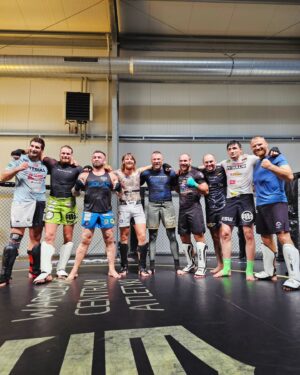 Jan Błachowicz Instagram - I'm still waiting for my next opponent 👊🏻👊🏻 Oh man I can't wait 🔥

Thanks team for today's sparring.

Oss

#LegendaryPolishPower #IsBACK