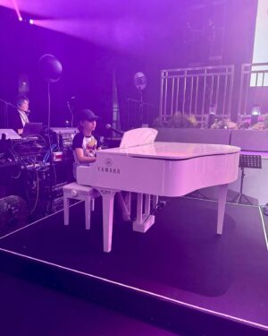 Jan Lam Hoi-Fung Instagram - 一個稚氣，一個志氣，一個香氣，一個仙氣，請勿客氣，說一句極愛妳！Thank you for your excellent performances!

#MoonTang
#KiriT
#張蔓姿
#牙雲
#商台65周年生日快樂