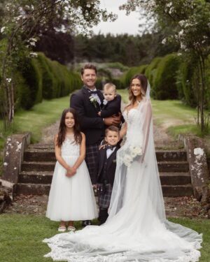Jana Kramer Instagram - “Once upon a time it was us three…starting over all brand new, dreaming of the happy ending, I always wanted for you” 🥹♥️. 📸 @craigandevasanders