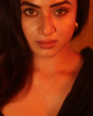 Janani Ashok Kumar Instagram - Let’s get it over with. ✨💫🪐🙏🏼
📸: @gk_.photography._