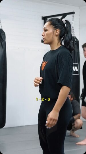 Janay Harding Instagram - Step 1: Jab 
Step 2: Skip back 
Step 3: Kick off 

@janayharding guide to circling off the fence against a pressure fighter💥 Give it a try! 

#kickboxing #k1 #mma #mmamelbourne #ringwoodmma