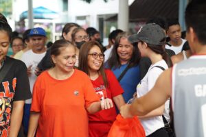 Jane De Leon Instagram - So happy that we were able to share a little something for the victims of Typhoon Carina in Malanday, Marikina. Masaya kaming nakatulong sa mga naapektuhan ng bagyo in our own little way but sad at the same time knowing how devastating it was para sa ating mga kababayan na nawalan ng kabuhayan at kanilang mga kagamitan. Ganun pa man, me and my team were very grateful that we’ve extended help to the community and put a smile on their faces during the relief efforts @oneraceforfilipino 😌

Salamat sa lahat ng tumulong at patuloy na nagpapadala ng tulong for those who are in need. May God bless us all🤍