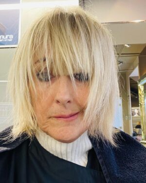 Jane Moore Instagram - When my hair starts to look like spaniel’s ears I know it’s time for a trim. My hair is fine but there’s loads of it so poor old @nando.magusimoes was scissoring away for ages to get it back in to shape. But voila (swipe) I’m short and sharp again and best of all I don’t have to brush it. I just ruffle it up with my fingers and it falls in to place. Today’s @loosewomen outfit is trousers from @me_andem and fine knit jumper by @massimodutti @daisylawstyle @mothershoppers @richardwardhair