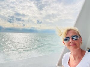 Jane Moore Instagram - Hello peeps, here I am on my journey from Koh Lanta to Krabi airport in Thailand before heading home where I landed to learn that a my mum had just been admitted to St George’s hospital, South London (after a fall) where I have spent much of the past week. I just wanted to give a HUGE shout out to all the staff on the Florence Nightingale ward who work tirelessly and cheerfully under often strenuous circumstances. I cannot thank them enough and she’s now back home and recuperating well. I will be back @loosewomen next week so see you all then. Have a great weekend everyone.
#stgeorgeshospital #tooting #thailand #kohlanta