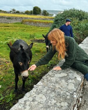 Jane Seymour Instagram - Made a new friend today! 🫏 He’s sweet but a little stubborn… 😉
