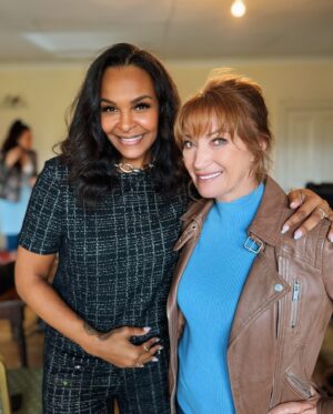 Jane Seymour Instagram - Paula and Harry back together again and having a blast on set! 🤩 Always a great time when @samanthamumba is around. 💕 #HarryWild